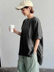 Camiseta minimalista de mujer con bloqueo de color y botones en la espalda, para uso casual diario, ropa de otoño - Gris Oscuro - Ver 2