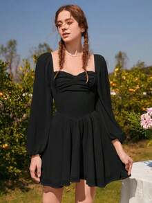 MOD Vestido Negro De Manga Larga Suelta Con Cuello En Forma De Corazón, Mangas De Farol Y Busto Fruncido - Negro - Ver 3