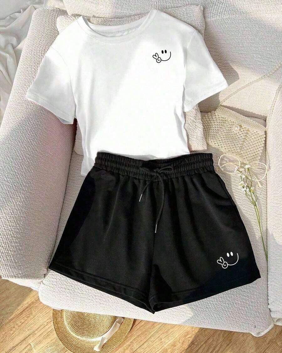 Conjunto de estilo nuevo 2026, solo se vende la camiseta (los pantalones son solo para referencia de combinación). Camiseta estampada de corte holgado. Una pieza minimalista y moderna con estampado de letras tropicales, un artículo imprescindible para un estilo relajado en vacaciones. Perfecto para ocasiones como el Día del Trabajo y el Día de la Independencia de México. - Blanco - Ver 1