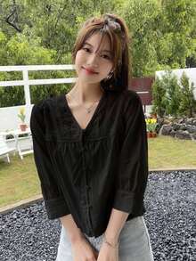 Blusa Con Botones Frontales, Manga Abullonada Y Detalle De Encaje - Negro - Ver 2