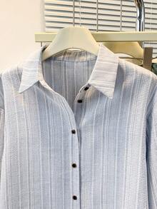 Camisa de mujer de manga larga con cuello, diseño de botones delanteros, ajuste regular, patrón de rayas azul y blanco - Azul - Ver 5