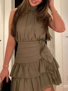 Vestido corto francés primavera 2026, color liso plisado con cordón, elegante - Verde - Ver 7
