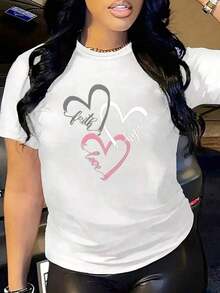 Women's Round Neck T-Shirt With A Heart Print Symbolizing Faith, Hope, And Love. It Features Short Sleeves, A Relaxed Fit, And Is Casual And Versatile, Making It Suitable For Women. This Women's Shirt, Printed With Three Heart Motifs Symbolizing Faith, Hope, And Love, Has Short Sleeves And A Relaxed Fit, Perfect For Everyday Casual Wear. This Loose-Fitting T-Shirt With A Faith And Heart Motif Is Suitable For Women. It Has Short Sleeves, A Unique Print, And Is Casual And Versatile. - 白色 - 查看 7