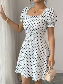 Vestido midi de mujer con cuello cuadrado, mangas abullonadas, cordón en la cintura y volantes en el bajo, estampado de pequeñas flores - Blanco y Negro - Ver 7