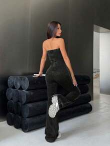 Mono ajustado y sexy de mujer en denim elástico, mono sin tirantes acampanado, azul - Negro - Ver 2