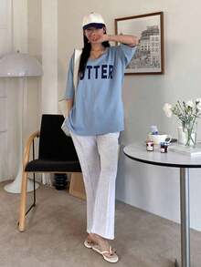 Camiseta larga de mujer de ajuste holgado con cuello en V y manga corta, con estampado de letras, camiseta de verano oversize, camisetas gráficas de estilo preppy - Negro - Ver 7