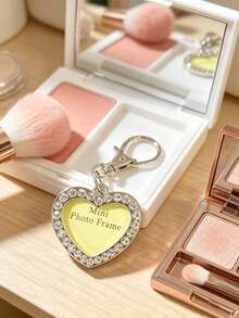 1 pièce Étiquette d'identification pour animaux de compagnie en alliage de zinc en forme de cœur avec strass, peut contenir une photo, étiquette anti-perte pour chat/chien, pendentif avec fermoir en forme de bouche de poisson, cadre photo miniature, cadeau pour mère, père, remise de diplôme et enseignant - Rose bonbon - Voir 8