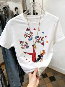 Camiseta de manga corta para mujer con estampado de payasos y mujer malabarista, cuello redondo, tejido de poliéster, ideal para uso diario, salidas casuales y eventos divertidos, estilo retro, temporada primavera-verano, Envío nacional a México. - Blanco - Ver 1