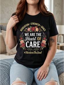 Talla grande, 1 pieza de ropa de verano para mujer de talla grande, camiseta con estampado gráfico floral 'Heart of Care' para trabajo de cuidado, de ajuste holgado, cuello redondo, manga corta, top casual, regalos de festividades, camiseta pura de uso diario, camiseta de verano elegante y de moda - Negro - Ver 2