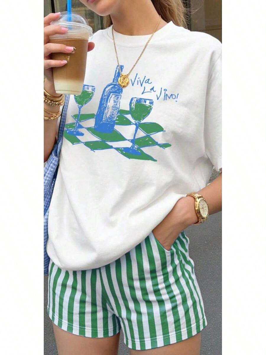 Una camiseta de manga corta para mujer con estilo retro americano, de diseño holgado y estampado (los pantalones son solo sugerencias de estilo). Este artículo sencillo y elegante presenta patrones de texto con temática tropical, siendo un elemento imprescindible para crear un estilo relajado de vacaciones. Es muy adecuado para ocasiones como el Día del Trabajo y el Día de la Independencia de México. La gruesa camiseta multicolor está hecha de 100% algodón con estampados modernos, y es adecuada tanto para hombres como para mujeres. Es un estilo completamente nuevo para primavera/verano/otoño, transpirable y cómodo, sencillo y versátil. - Blanco - Ver 1