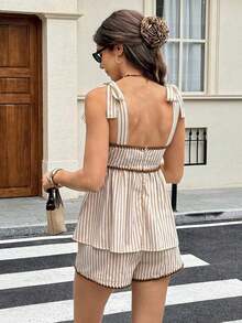 Frenchy Set informal de 2 piezas de top sin tirantes con recorte en contraste y shorts con lazo - Multicolor - Ver 2