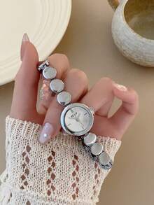 Este reloj de cuarzo con patrón de bambú cuadrado en oro/plata es adecuado para el uso diario, y también es un regalo perfecto para cumpleaños y Navidad. - Plateado - Ver 5
