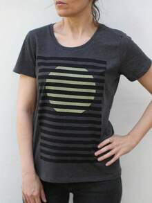 Camiseta de manga corta para mujer con estampado de círculo y rayas horizontales, cuello redondo, tejido de poliéster, ideal para uso diario, salidas casuales y fines de semana, estilo minimalista, temporada primavera-verano, Envío nacional a México. - Gris Oscuro - Ver 2
