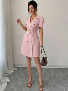 Vestido corto de verano de unicolor con lazo en la cintura, doble botonadura, mangas abullonadas y cuello con solapa - Rosa - Ver 5