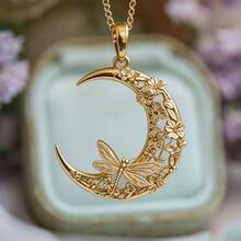 Colar de Pingente de Cobre com Libélula da Lua Elegante e Delicada e Floral, Adequado para Mulheres, Belamente Projetado em Estilo Natural, Adequado para Uso Diário e Festa de Aniversário - Dourado - Visão 5