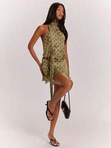 Vestido mini halter casual y sexy con estampado floral tie-dye marrón, estilo corto plisado adecuado para vacaciones y fiestas de primavera/verano - Verde Oliva - Ver 3