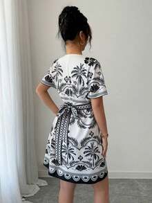 Vestido corto de manga corta estampado, de estilo bohemio, elegante, de moda y romántico para vacaciones y uso casual para mujer - Blanco y Negro - Ver 2