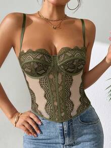 Blusa regata verde-oliva com renda e detalhes em tule transparente - Elegante e charmosa, perfeita para um encontro romântico ou para usar em camadas. - Verde Azeitona - Ver 5