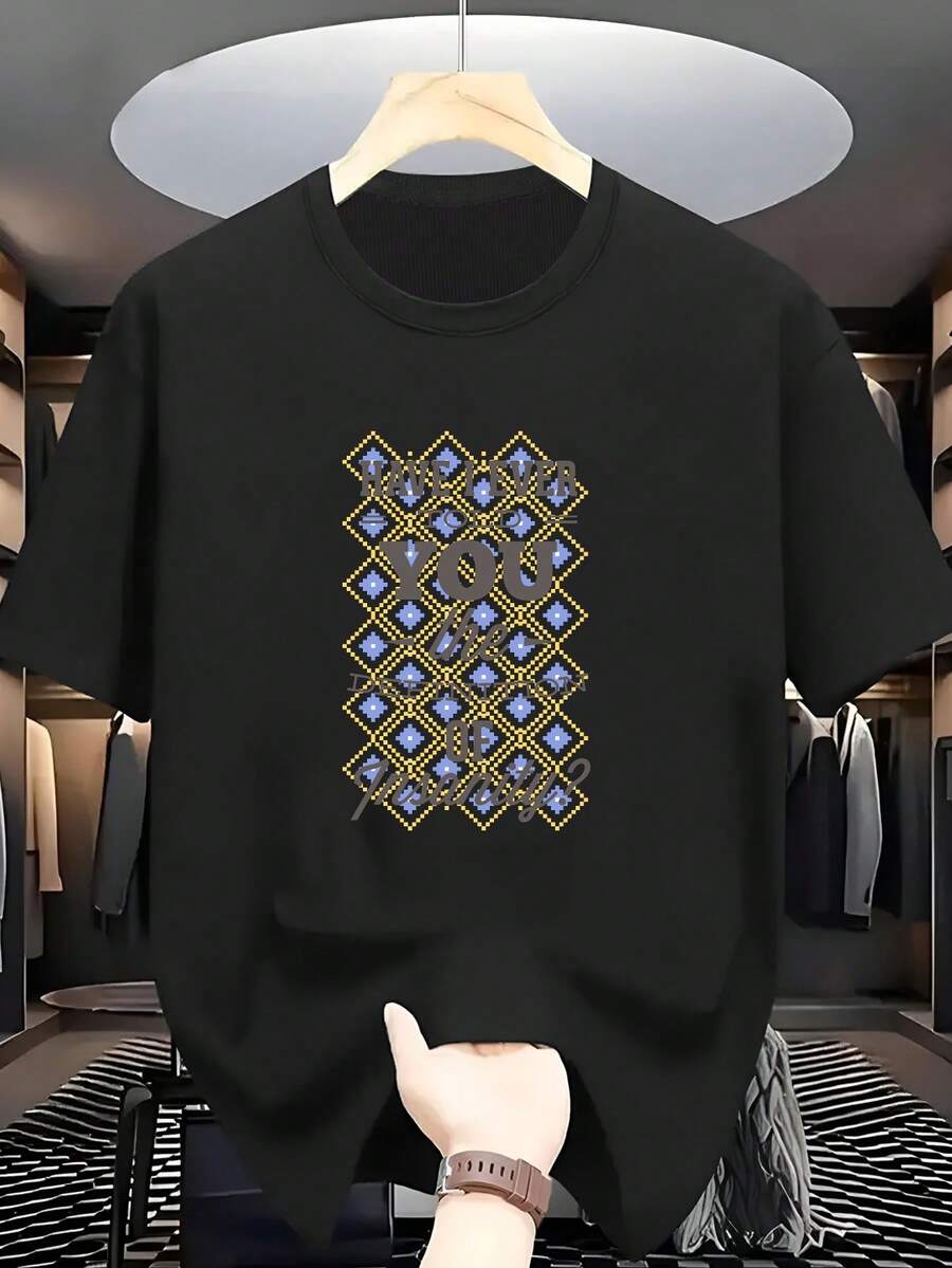 Camiseta de Hombre Talla Grande 100% con Estampado Geométrico y Texto Combinados, Camiseta de Manga Corta de Cuello Redondo a la Moda, Cómoda y Casual para el Verano