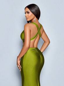 Vestido largo elegante de mujer de unicolor, con cuello en V profundo, espalda descubierta y ajuste entallado en la Bottom tipo cola de pez - Verde Oliva - Ver 2