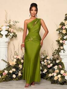 Vestido largo y maxi de mujer con cuello asimétrico hueco, decorado con metal, de unicolor y ajustado - Verde Oliva - Ver 9