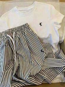 New 2026 Style Set, Only The T-Shirt Is Sold (The Pants Are For Styling Reference Only). Loose-Fitting Printed T-Shirt. A Minimalist And Modern Piece With A Tropical Letter Print, A Must-Have For Relaxed Holiday Style. Perfect For Occasions Like Labor Day And Mexican Independence Day. - 白色 - 查看 9