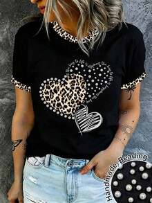 Camiseta de mujer con cuello redondo, manga corta y estampado de corazones en bloques de color - Negro - Ver 1