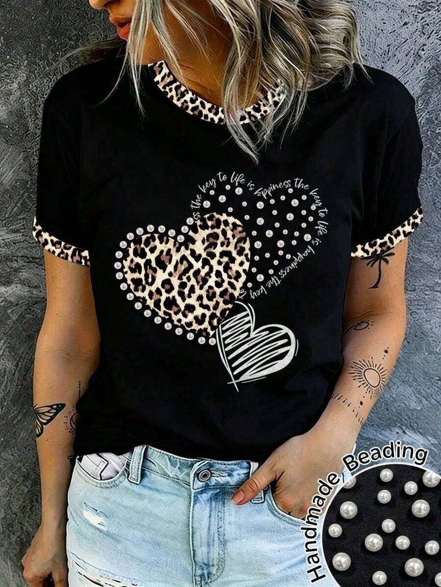 Camiseta de mujer con cuello redondo, manga corta y estampado de corazones en bloques de color - Negro - Ver 1
