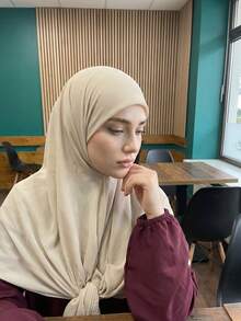 1 buah Jilbab Chiffon, Jilbab Kasual Warna Polos, Selendang Pelindung Matahari, Bungkus Pantai, 140*140cm, Perlengkapan Perjalanan, Liburan - Krem - View 3