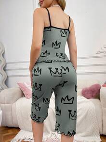 2pcs Women Casual Crown Print Ruffle Camisole And Bow Decor 3/4 Pants Pajama Set - Multicolor - View 2