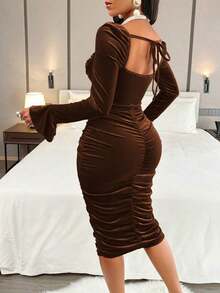 AIJ Vestido ajustado elegante de primavera para mujer Amarilo, con cuello de corazón, espalda descubierta y drapeado lateral en terciopelo sólido - Marrón - Ver 2