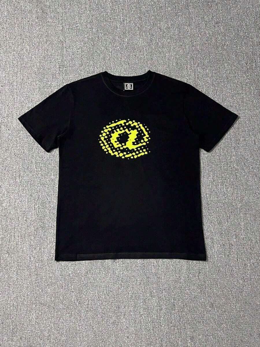 Camiseta cómoda para mujer, 100% algodón, estampada con un patrón circular abstracto.La figura geométrica central está compuesta por puntos dispersos, creando una ilusión óptica única. - Negro - Ver 1