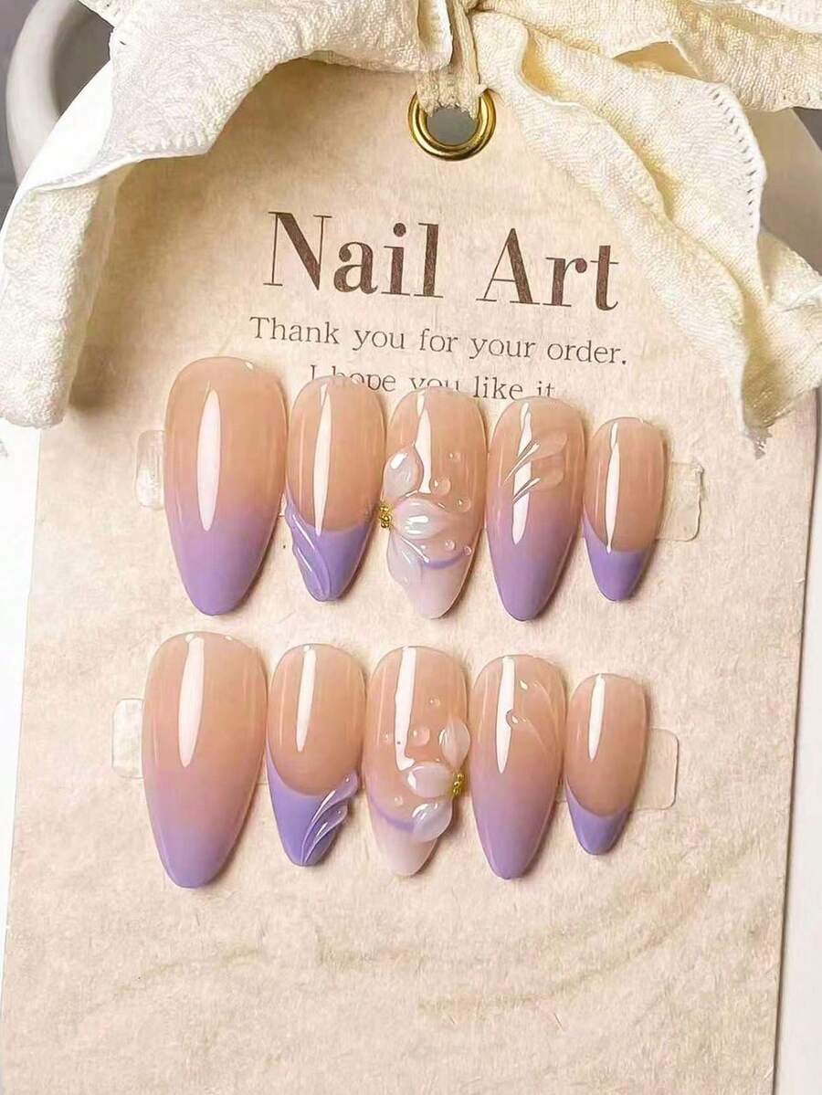 10 Móng giả thủ công hình hạnh nhân, họa tiết hoa ba cánh màu tím chuyển sắc. Móng nền màu nude, được vẽ tay theo kiểu Pháp với hiệu ứng chuyển sắc tím và màu tím. - Nhiều màu - Xem 1