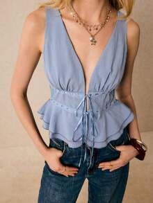 Blusa de mujer de unicolor con escote en V, sin mangas, con nudo delantero y volantes en el bajo para el verano - Celeste - Ver 5