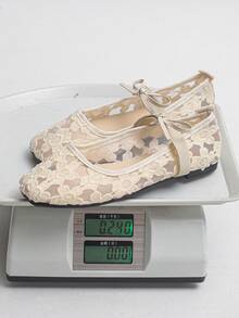 大尺碼 35-43 女款春夏新款米色花卉方頭平底鞋，日常穿著低鞋幫綁帶扣環鞋，適合搭配裙裝，優雅舒適瑪麗珍芭蕾鞋，附蝴蝶結與彈性帶，母親節禮物鞋 - 米底網紗-米花朵拼接 - 查看 10