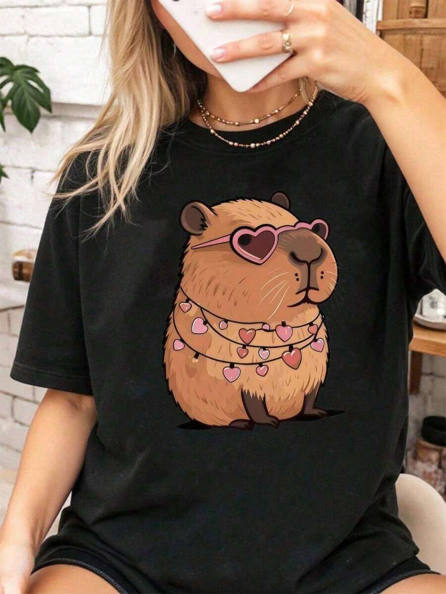 Women's Basic Short-Sleeve T-Shirt, Casual Style, With Creative And Cute Capybara Print, Capybara Graphic T-Shirt, Cartoon Graphic T-Shirts, Animal Graphic T-Shirt, Heart Graphic T-Shirt, Cartoon Graphic T-Shirt, Animal Graphic T-Shirt. - 黑色 - 查看 1