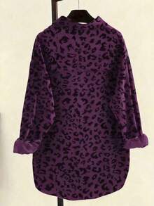 Camisa de manga larga con botones, bolsillos y estampado de leopardo de pana para vacaciones - Morado - Ver 4