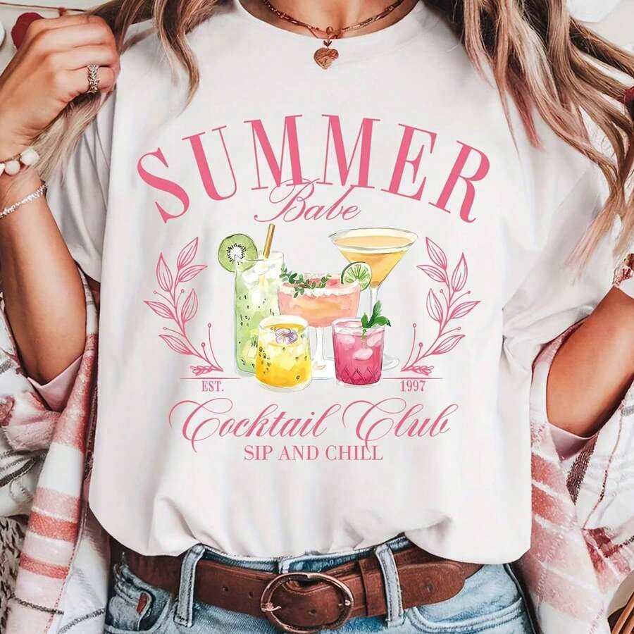 Camiseta para Mujer con Estampado de Letra "C" y Texto Dorado, Manga Corta - Blanco - Ver 1