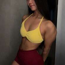 Sujetador tipo camiseta popular, sujetador deportivo sin espalda con tirantes finos para mujer, con soporte ligero, top corto para gimnasio, sujetador de yoga sin costuras con almohadilla plisada, primavera - Amarillo mantequilla - Ver 8
