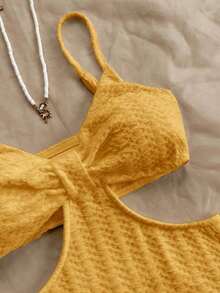 Camiseta de tirantes casual y sexy con recortes en la cintura, de tela con textura para vacaciones - Amarillo - Ver 5