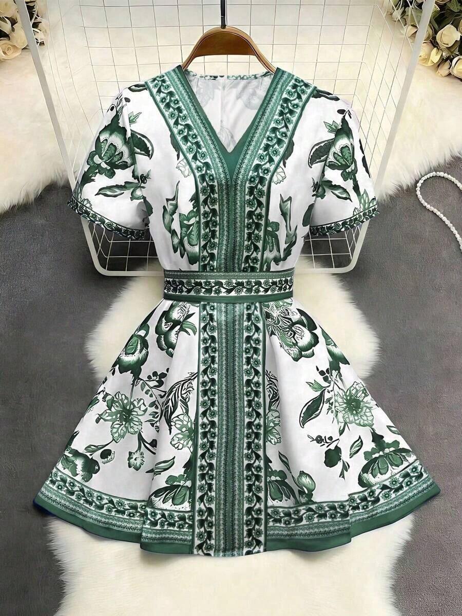 Vestido corto de manga corta estampado, de estilo bohemio, elegante, de moda y romántico para vacaciones y uso casual para mujer - Verde - Ver 1