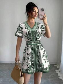 Vestido corto de manga corta estampado, de estilo bohemio, elegante, de moda y romántico para vacaciones y uso casual para mujer - Verde - Ver 3