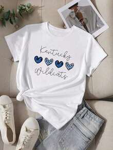 Women's Casual T-Shirt, Printed With A Four-Heart Letter Pattern. Loose-Fitting Women's Casual T-Shirt, Printed With A Blue Heart-Shaped English Letter Pattern. Women's T-Shirt. - 白色 - 查看 2
