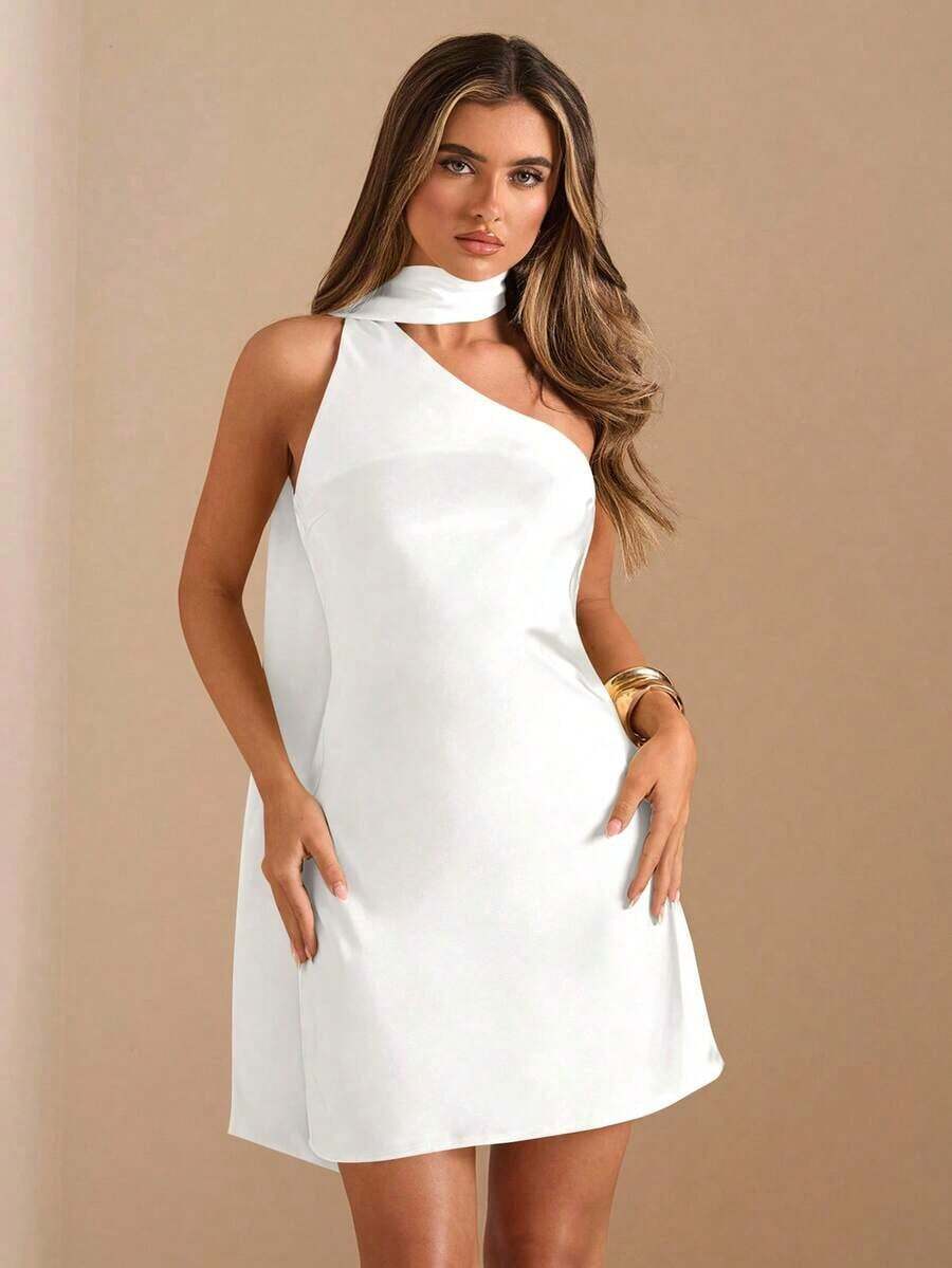 Vestido mini de satén elegante con hombros asimétricos y espalda descubierta en unicolor amarillo crema, vestido mini elegante con estampado, vestido mini sexy con espalda descubierta, vestido mini de satén amarillo con espalda descubierta, vest - Blanco - Ver 1