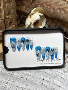 Conjunto de 10 adesivos de unhas artesanais em formato amendoado com borboletas e olhos de gato azuis. Design sofisticado, perfeito para meninas e mulheres usarem na praia no verão. Unhas postiças removíveis e reutilizáveis. - Multicolorido - Ver 11