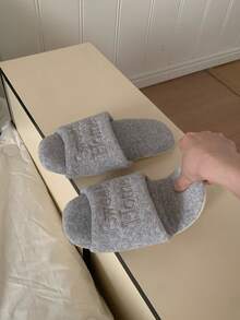 XIXITIAO Zapatillas de pareja con bordado de letra, universales para las cuatro estaciones, silenciosas, de piso para el hogar, transpirables, livianas, de suela delgada y de fácil deslizamiento - Gris - Ver 5