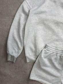 Conjunto de sudadera con capucha y pantalones cortos con gráfico de eslogan para vacaciones en la playa, conjunto de sudadera con capucha y pantalones cortos para mujer, conjunto de sudadera con capucha y pantalones cortos con estampado de ballena tiburón, conjunto de sudadera con capucha gris y pantalones cortos para otoño e invierno, ropa de otoño e invierno para volver al colegio - Gris - Ver 3
