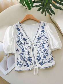 CosyJoli Plus Size Casual Blouse With Puff Sleeves, Embroidery And Front Knot - 藍白 - 查看 4