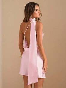 Vestido mini de satén elegante con hombros asimétricos y espalda descubierta en unicolor amarillo crema, vestido mini elegante con estampado, vestido mini sexy con espalda descubierta, vestido mini de satén amarillo con espalda descubierta, vest - Rosa coral - Ver 2