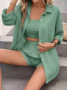 Conjunto de dos piezas de mujer en tela tejida color caqui: Top corto casual con cuello y pantalones cortos con mangas a la muñeca y detalles de bolsillo, para vacaciones - Verde militar - Ver 8
